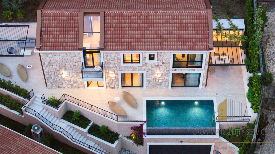 Villa di lusso in pietra in prima fila sul mare nei dintorni di Dubrovnik!