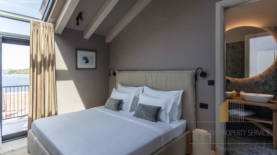Villa di lusso in pietra in prima fila sul mare nei dintorni di Dubrovnik!
