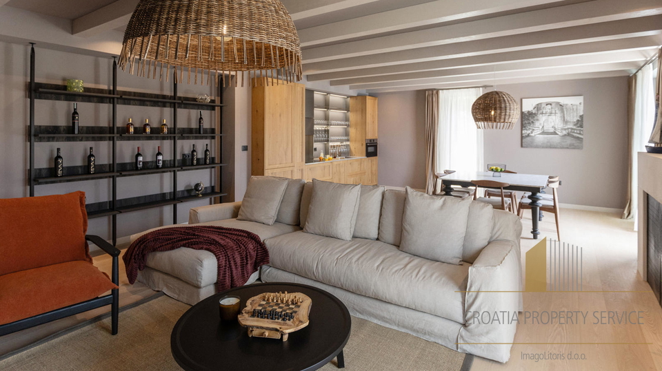 Villa di lusso in pietra in prima fila sul mare nei dintorni di Dubrovnik!
