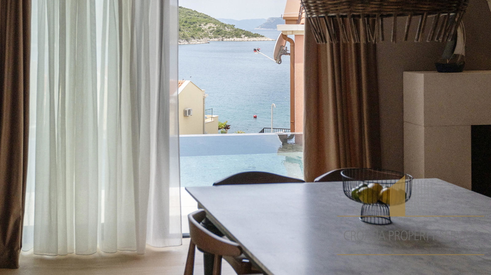 Villa di lusso in pietra in prima fila sul mare nei dintorni di Dubrovnik!