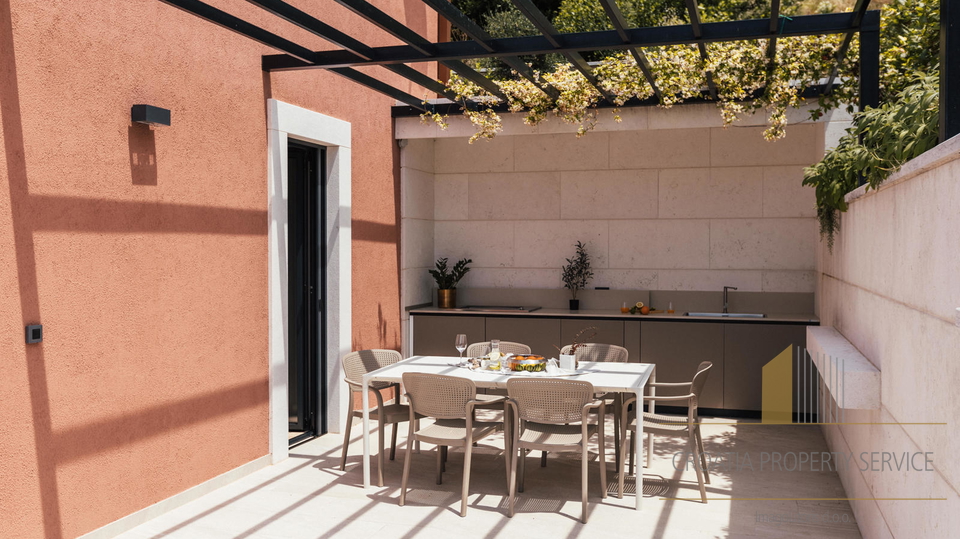 Villa di lusso in pietra in prima fila sul mare nei dintorni di Dubrovnik!