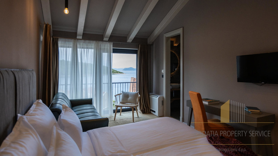Villa di lusso in pietra in prima fila sul mare nei dintorni di Dubrovnik!