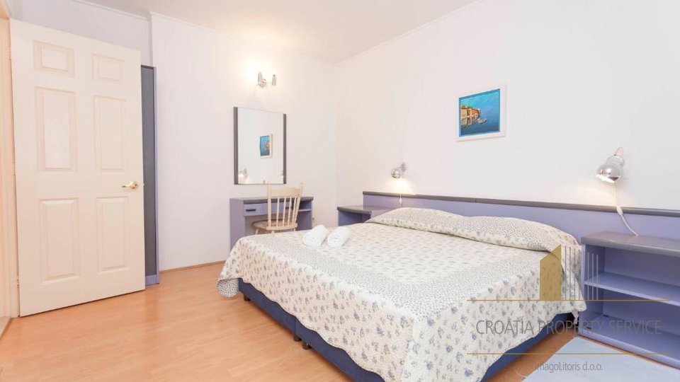 Wunderschöne Apartmentvilla 90 m vom Meer an der Makarska Riviera!