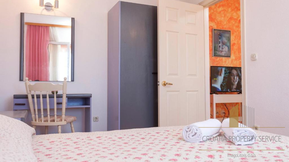 Wunderschöne Apartmentvilla 90 m vom Meer an der Makarska Riviera!