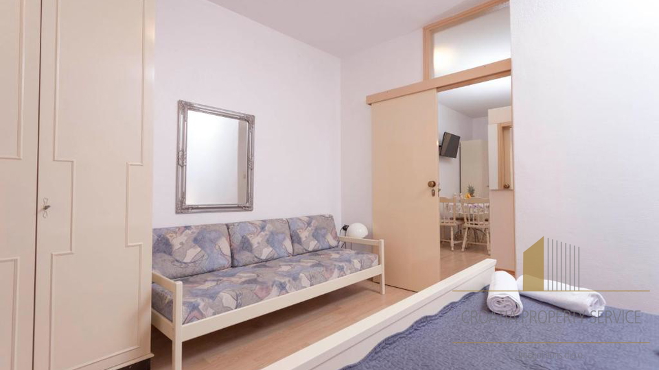 Wunderschöne Apartmentvilla 90 m vom Meer an der Makarska Riviera!