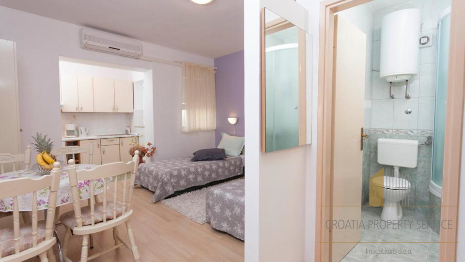 Wunderschöne Apartmentvilla 90 m vom Meer an der Makarska Riviera!