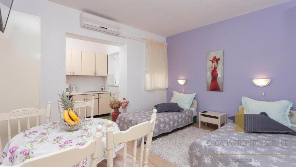 Wunderschöne Apartmentvilla 90 m vom Meer an der Makarska Riviera!