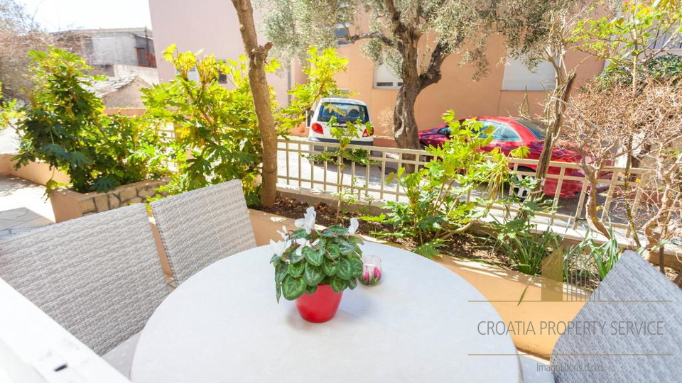 Wunderschöne Apartmentvilla 90 m vom Meer an der Makarska Riviera!