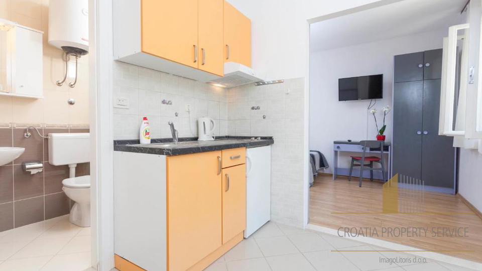 Wunderschöne Apartmentvilla 90 m vom Meer an der Makarska Riviera!