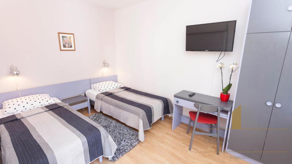 Wunderschöne Apartmentvilla 90 m vom Meer an der Makarska Riviera!