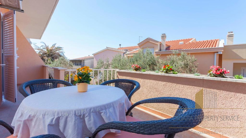 Wunderschöne Apartmentvilla 90 m vom Meer an der Makarska Riviera!