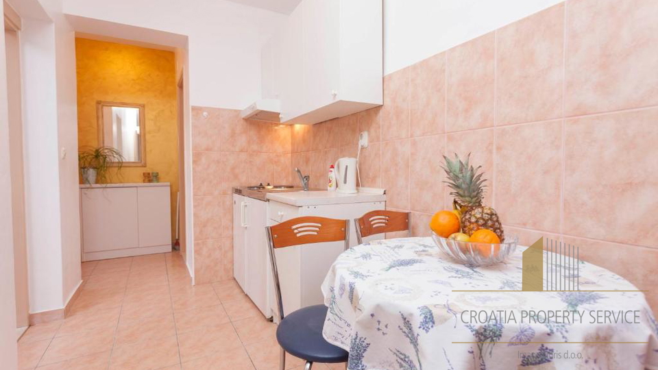 Wunderschöne Apartmentvilla 90 m vom Meer an der Makarska Riviera!