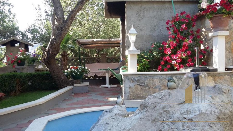 Wunderschöne Apartmentvilla 90 m vom Meer an der Makarska Riviera!