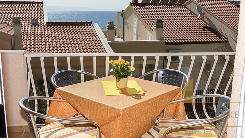 Wunderschöne Apartmentvilla 90 m vom Meer an der Makarska Riviera!