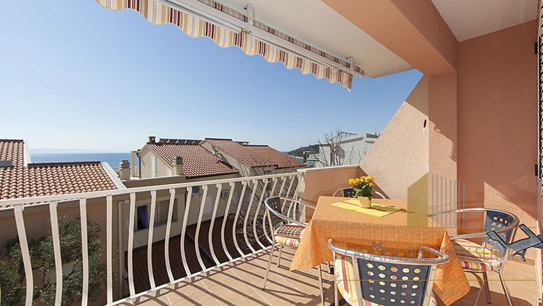 Wunderschöne Apartmentvilla 90 m vom Meer an der Makarska Riviera!