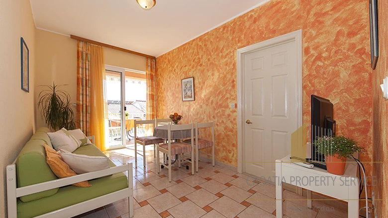 Wunderschöne Apartmentvilla 90 m vom Meer an der Makarska Riviera!