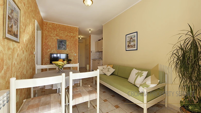 Wunderschöne Apartmentvilla 90 m vom Meer an der Makarska Riviera!