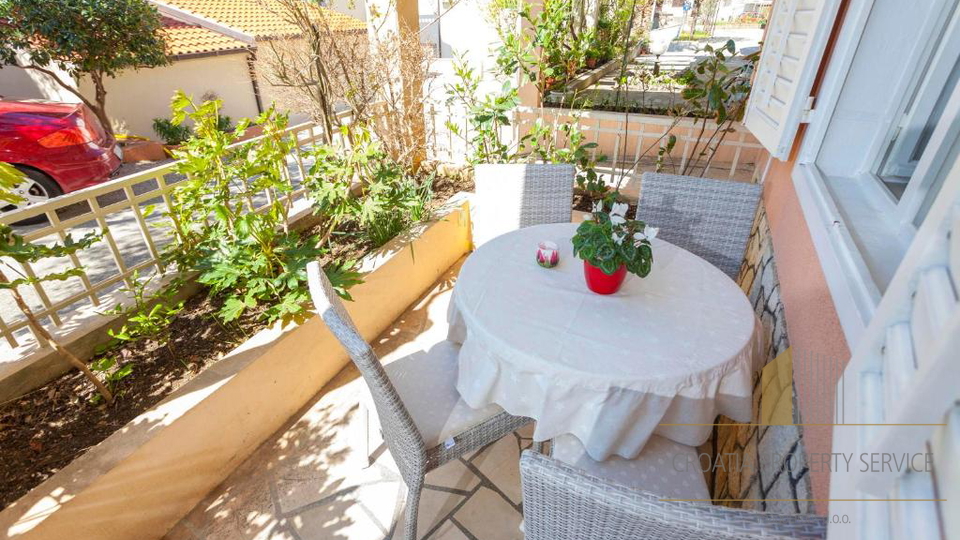 Wunderschöne Apartmentvilla 90 m vom Meer an der Makarska Riviera!