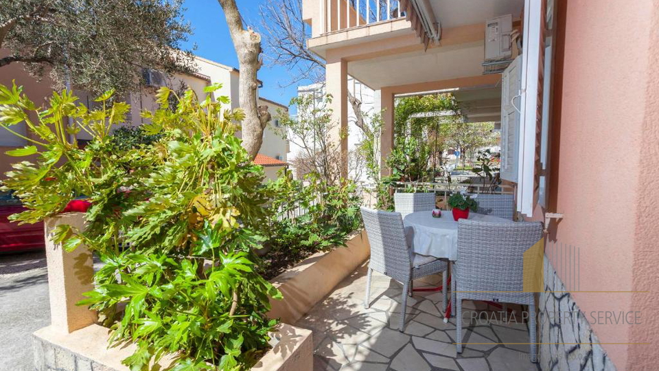 Wunderschöne Apartmentvilla 90 m vom Meer an der Makarska Riviera!