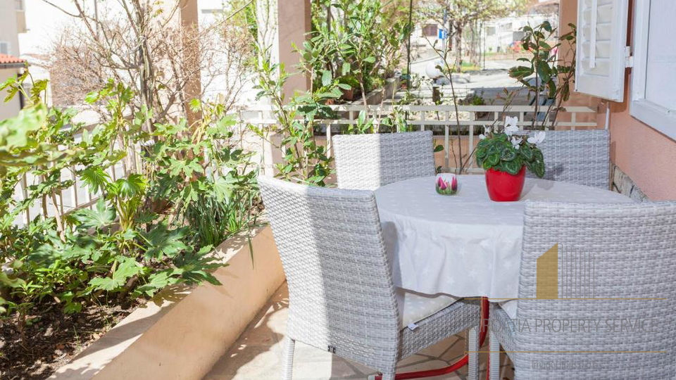 Wunderschöne Apartmentvilla 90 m vom Meer an der Makarska Riviera!