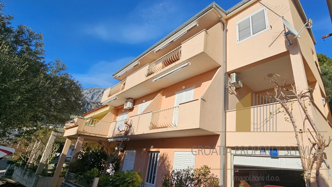 Wunderschöne Apartmentvilla 90 m vom Meer an der Makarska Riviera!