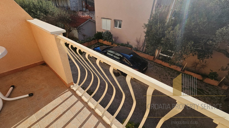 Wunderschöne Apartmentvilla 90 m vom Meer an der Makarska Riviera!