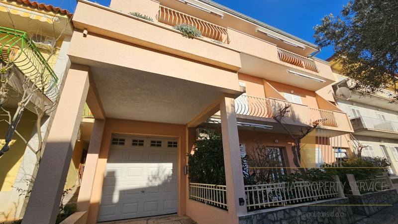 Wunderschöne Apartmentvilla 90 m vom Meer an der Makarska Riviera!