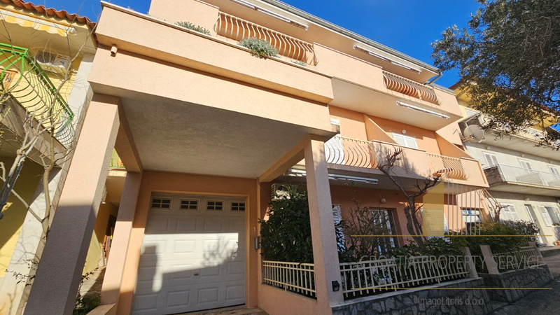 Wunderschöne Apartmentvilla 90 m vom Meer an der Makarska Riviera!