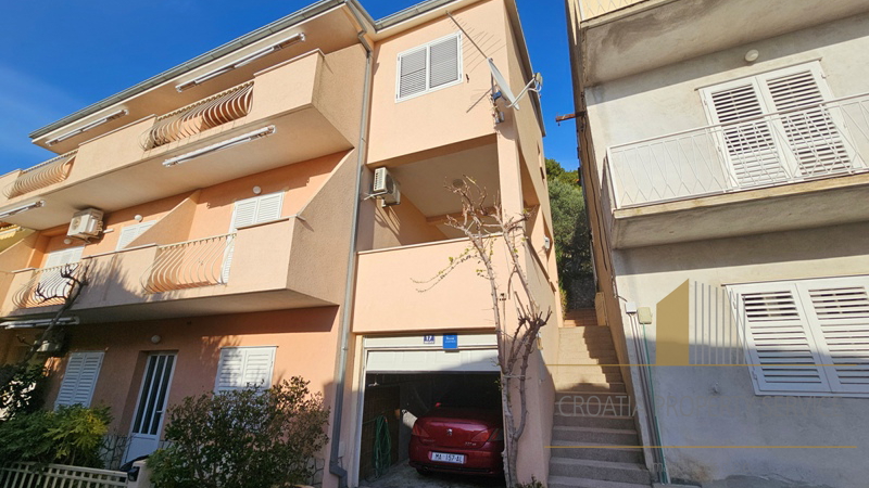 Wunderschöne Apartmentvilla 90 m vom Meer an der Makarska Riviera!