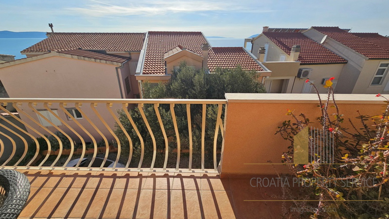 Wunderschöne Apartmentvilla 90 m vom Meer an der Makarska Riviera!