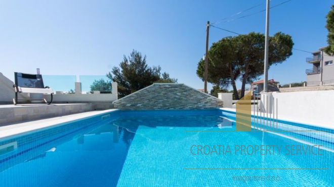 House, 460 m2, For Sale, Trogir - Čiovo