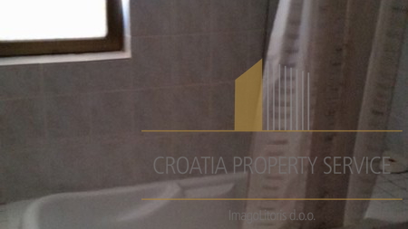 Apartment house in a great location 80 m from the sea on the island of Hvar!