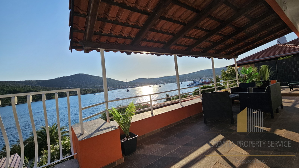 Prečudovita vila prvi vrst s privezom za čoln – Vinišće!