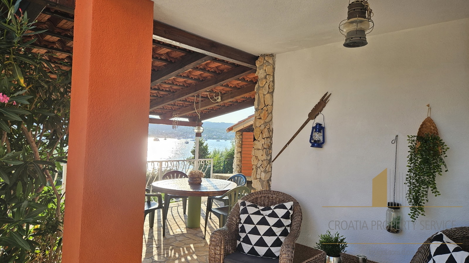 Prečudovita vila prvi vrst s privezom za čoln – Vinišće!