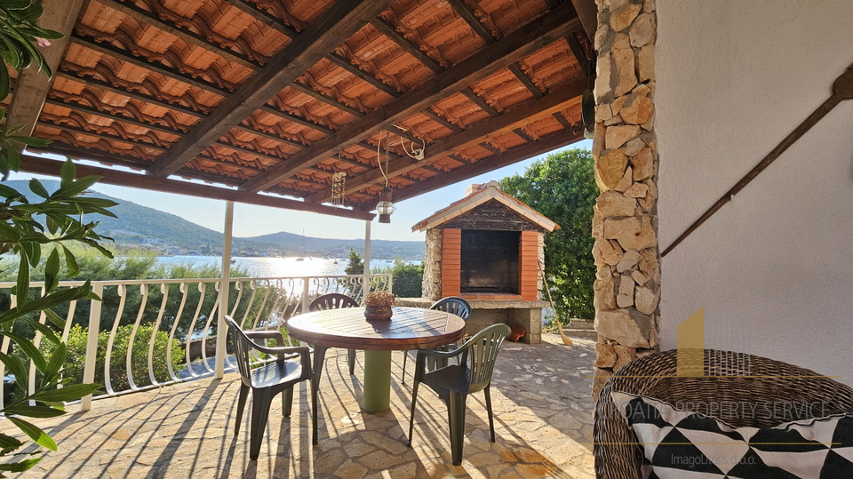 Prečudovita vila prvi vrst s privezom za čoln – Vinišće!