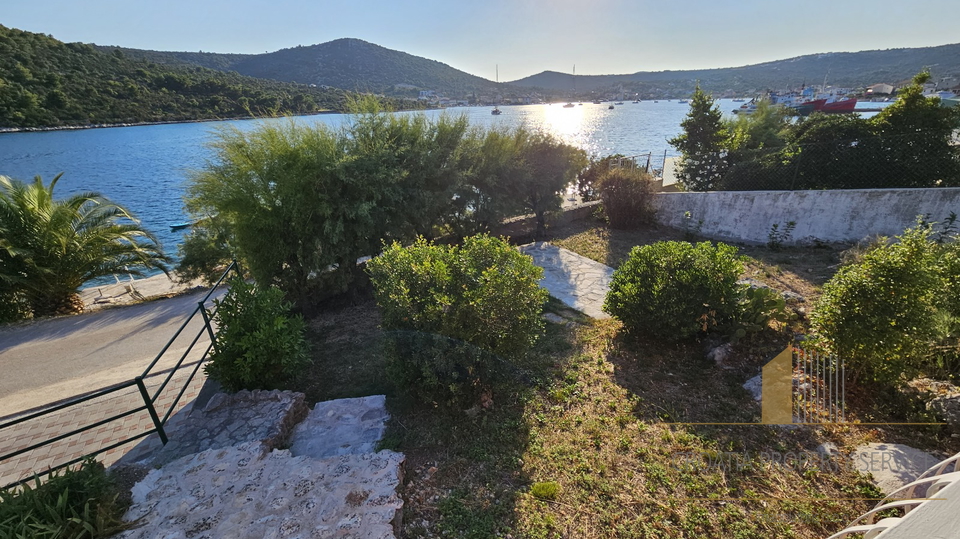 Prečudovita vila prvi vrst s privezom za čoln – Vinišće!