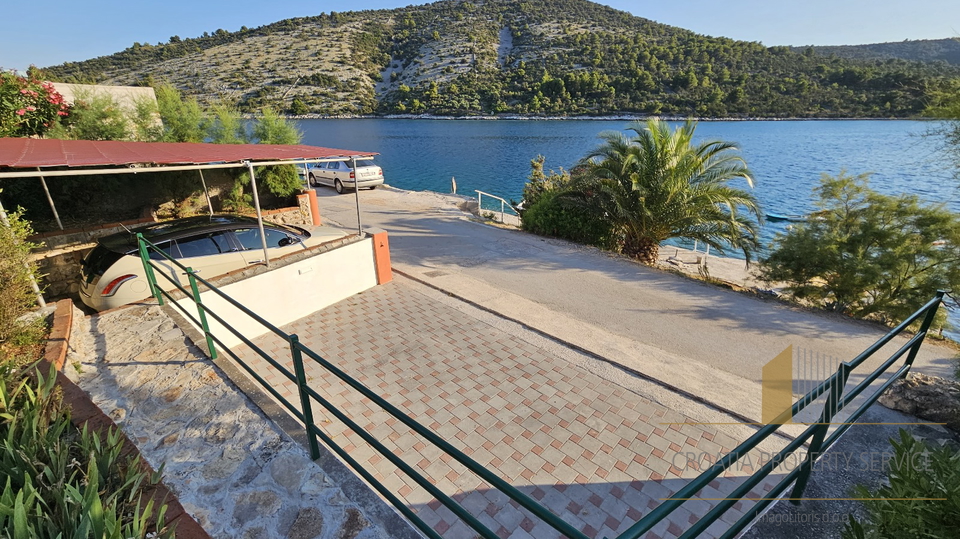 Prečudovita vila prvi vrst s privezom za čoln – Vinišće!