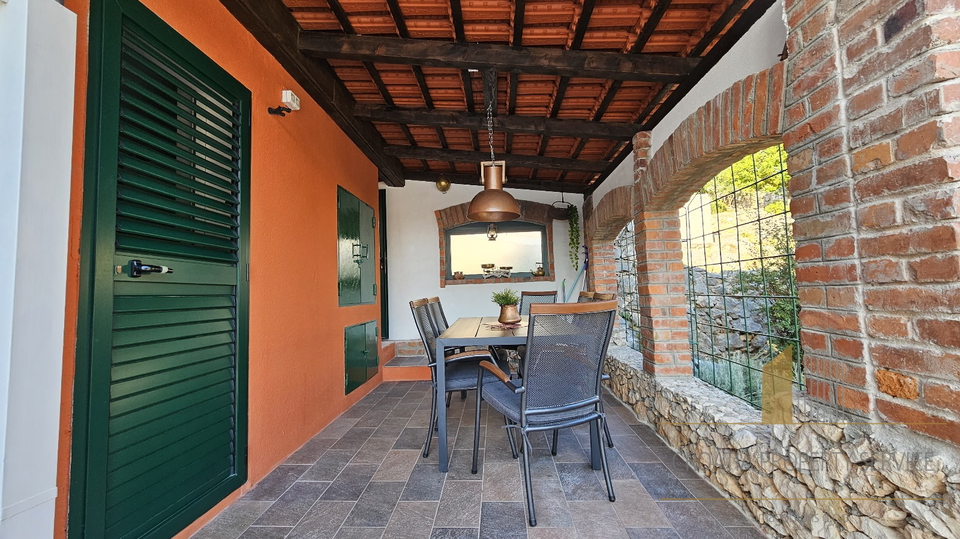 Prečudovita vila prvi vrst s privezom za čoln – Vinišće!