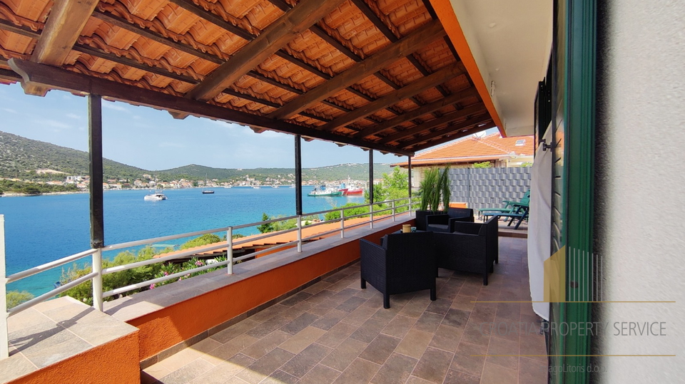 Prečudovita vila prvi vrst s privezom za čoln – Vinišće!