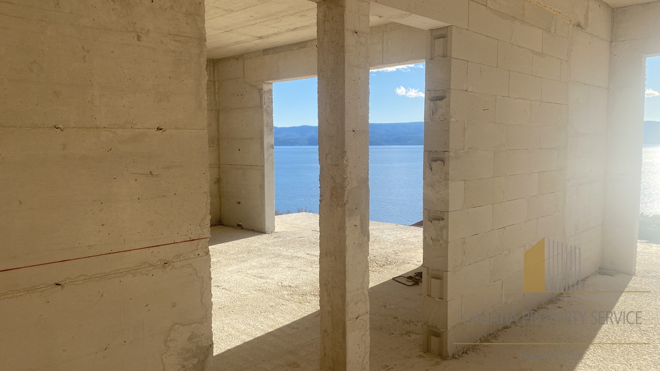 Ekskluzivna luksuzna vila z bazenom, le 150 m od plaže v bližini Splita!
