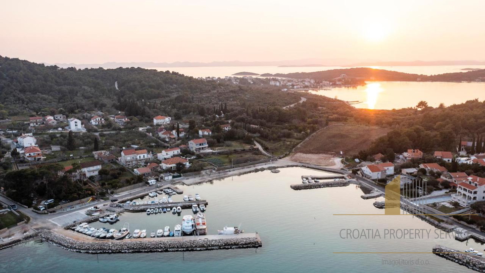 Raj na otoku: Čudovita kamnita vila ob morju na otoku Pašman!