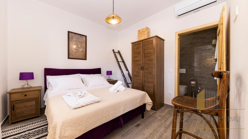 Raj na otoku: Čudovita kamnita vila ob morju na otoku Pašman!