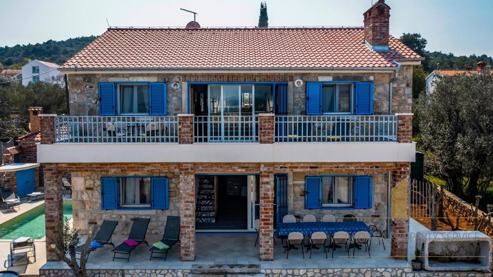 Raj na otoku: Čudovita kamnita vila ob morju na otoku Pašman!