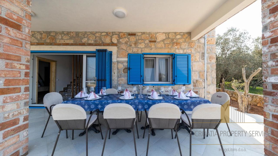 Raj na otoku: Čudovita kamnita vila ob morju na otoku Pašman!