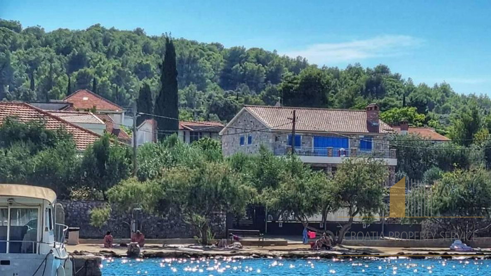 Raj na otoku: Čudovita kamnita vila ob morju na otoku Pašman!