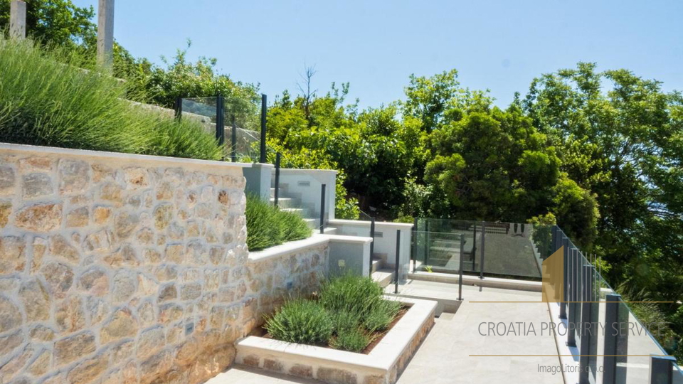 Beautiful apartment villa with a sea view in Župa Dubrovačka!