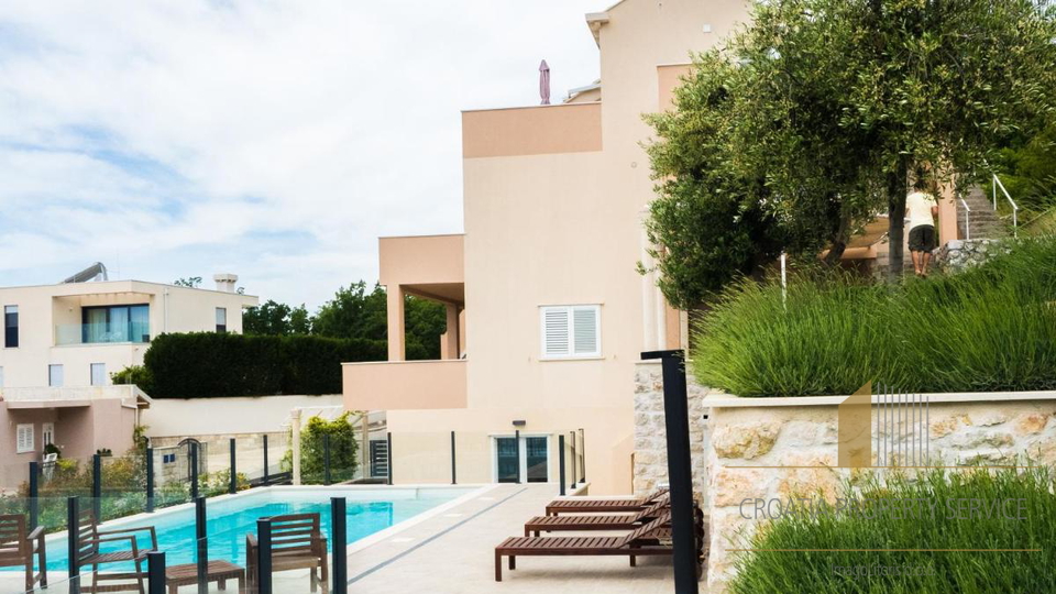Beautiful apartment villa with a sea view in Župa Dubrovačka!