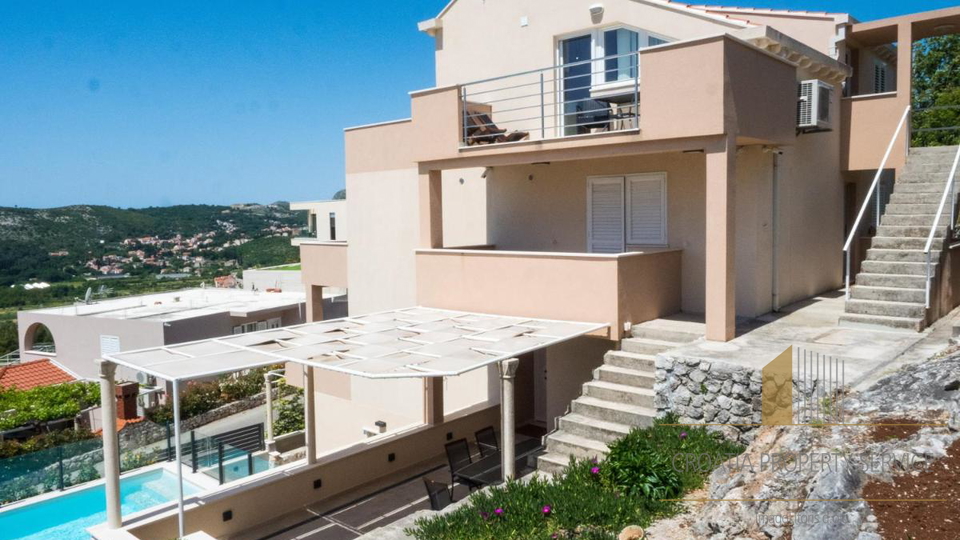 Beautiful apartment villa with a sea view in Župa Dubrovačka!