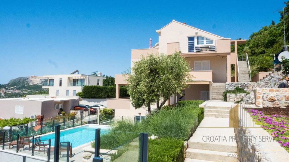Beautiful apartment villa with a sea view in Župa Dubrovačka!