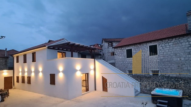 A new elegant house 160 m from the beach in the very center of Jelsa - the island of Hvar!